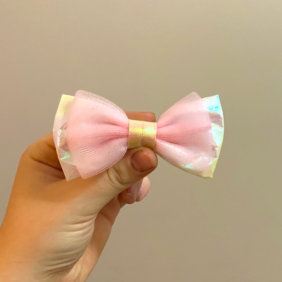 Reflective Pink Clip-On Bow - Picture 1 of 2